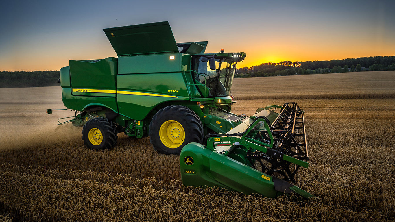 John Deere Harvester Bringing The Next Generation Of The Harvesters